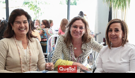 Claudia Balbontín, Begoña Ruiz y Lorena Valle.