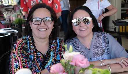  Gaby Espinosa y Claudia Álvarez.