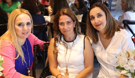  Melissa Fernández, Judith Trejo y Nuria Ejarque.