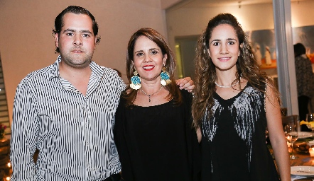  Gabriela Payán con sus hijos Andrés y Dany Mina.