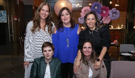  Adriana Pedroza, Deyanira Cázares, Michelle Zarur, Claudia Hinojosa y Marcela Payán.
