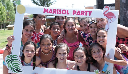  Marisol con todas sus amigas.