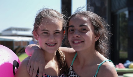  Camila y Natalia.