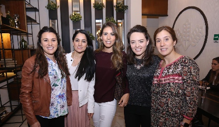  Sofía Villar, Katy Gómez, Sofía Orozco, Silvana Castro y María Domínguez.