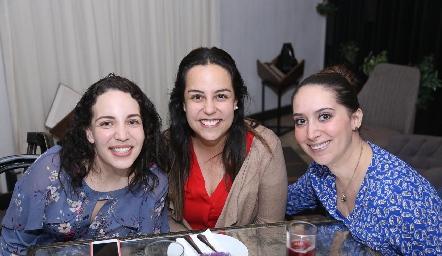 Sofía Torres, Ana Isa Torres y Jackie Villalba.