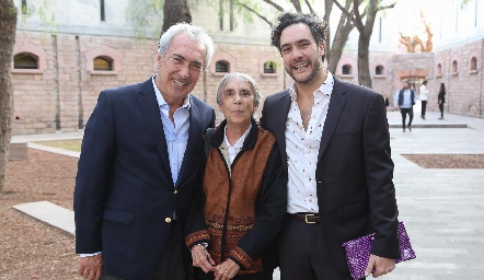 Con el Director y guionista de la película Sacúdete las Penas.