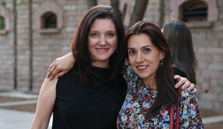  Verónica Saiz y Vanessa Galarza.