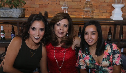  Daniela Barrera, Fantina Rodríguez y Ana Beatriz Reyes.