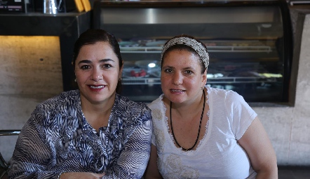  Aranza Rodríguez y Adriana González.