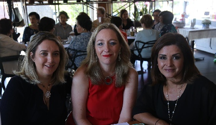  Norma Villarreal, Maritere Meade y Beatriz Benavente.