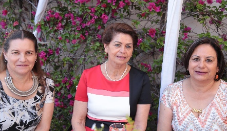  María Torres Calzada, Rocío Torres  y Pilar Torres.