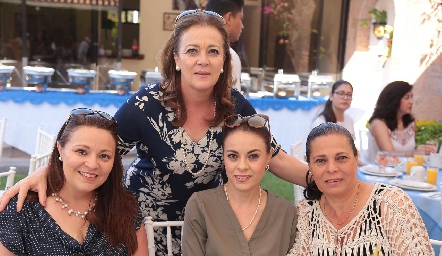 Mayolis, Isabel, María Esther y Mara Núñez.