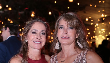  Patricia Gaviño y Lorena Escobedo.