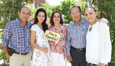  Alejandro Villalobos, Sandra Villalobos, Sandra Estúa, Rafael y Toyita Villalobos .