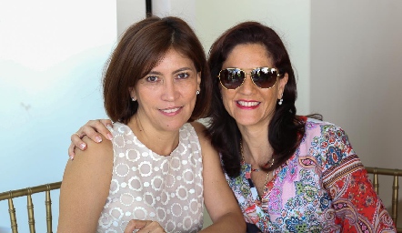  Mary Carmen Haro y Miriam Sandoval.