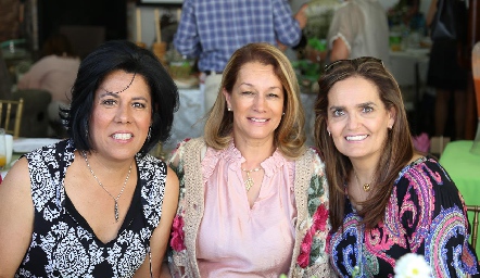 Angelita Ortiz, Patricia Pulido y Gaby Villanuena.