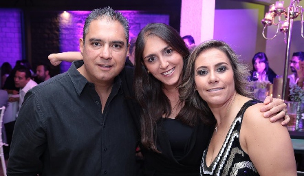  Lalo García, Fernanda Valdés y Michelle Zarur.