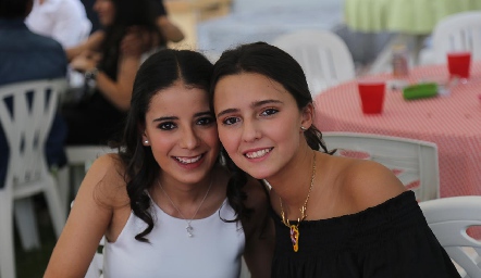  Daniela Navarro y Cristina Nava.