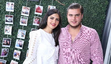  Daniela de los Santos Pizzuto y Santiago Rosillo del Pozo en su despedida de solteros.