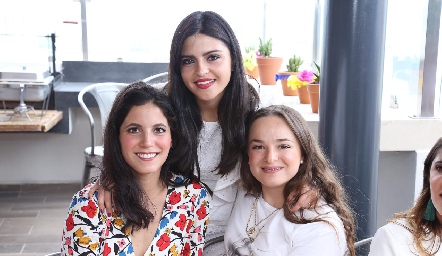  Daniela de los Santos, Maribel Rodríguez y Nabil Sáenz.