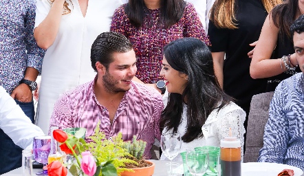  Los futuros esposos Santiago Rosillo y Daniela de los Santos.