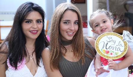  Daniela de los Santos, Ana Paula de los Santos y Marina.