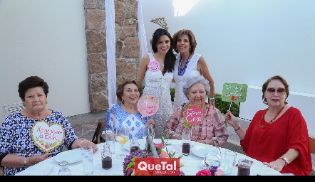  Daniela y Guille de los Santos, Carmen Hermosillo, Conchita Maza, Guadalupe González y Elena Rangel.