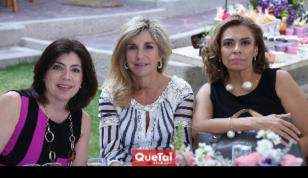  Leticia Anaya, Márgara García y Adriana Izar.