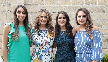  Ana Sofía Hernández, Araceli Cano, Paola Hernández y Valentina Hernández.