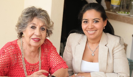  Martha Hernández y Jessica Torres.