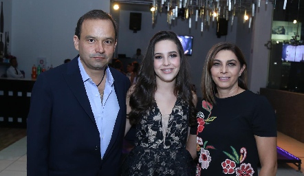  César González, Sofía González y Paty Juárez.
