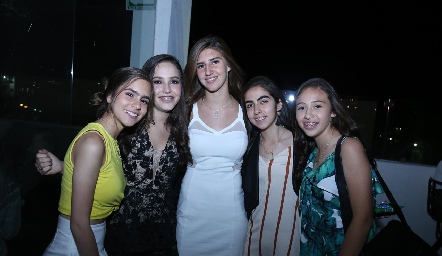  Isa Tacea, Sofi González, Ale Almaguer, Anyul Zapata y Renata Flores.