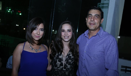  Cassandra García, Sofía y Jaime Juárez.