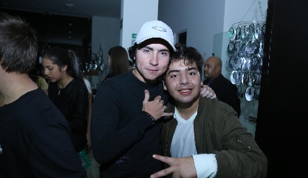  Mateo y Juan Pablo.