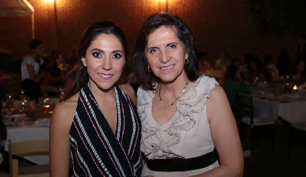  Sofía con su mamá, Dolores Lastras.