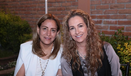  Martha Acevedo y Elizabeth Eichelmann.