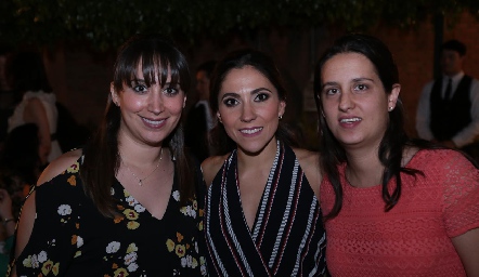  Jacqueline Villalba, Sofía y Montse Ramírez.