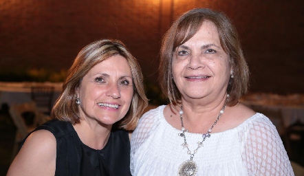  Tere Lastras y Lupita Martínez Gómez.