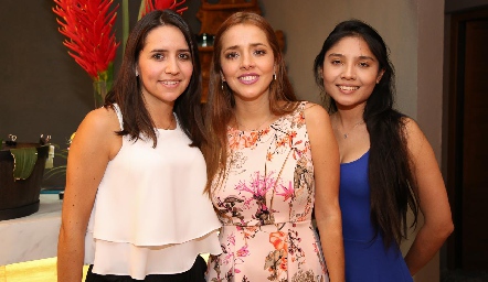  Ana Sofía Camberos, Paola Correa y Valeria Ávila .