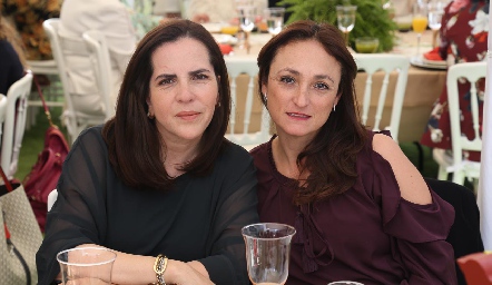  Claudia Martínez y Adriana Ocaña.