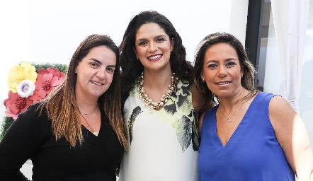  Maripepa Muriel, Daniela Gutiérrez y Michelle Zarur.