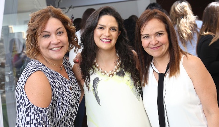  Ángeles Barba, Daniela Gutiérrez y Vianney Lomas.