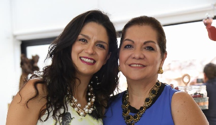  Daniela Gutiérrez con su mamá Maricel Galindo.