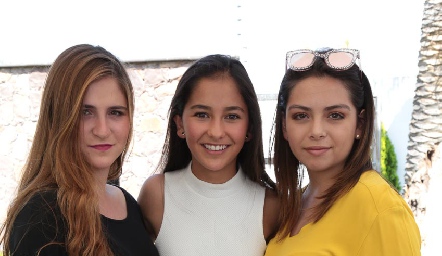  Daniela Velasco, Alilet Villanueva y Ahily Sánchez.
