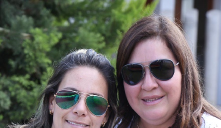  Michelle Zarur y Deyanira Cázares.