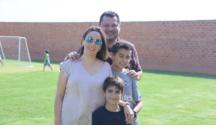  Familia Torrescano.
