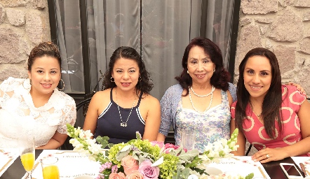  Guadalupe y Elizabeth Guerrero, Seanida Guerrero y Minervas Magaña.