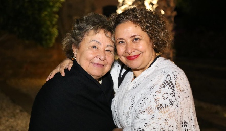  María Elena Ferretis y Alejandra Dorantes.