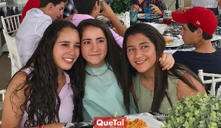  Hened Flores, Ana Julia Diliz y Montse Faz.
