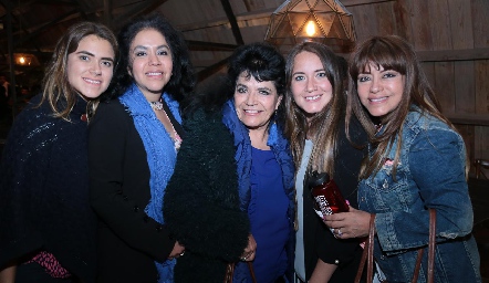  Andrea González, Olga Ríos, Alicia Flores, Alicia González y Martha Ríos.